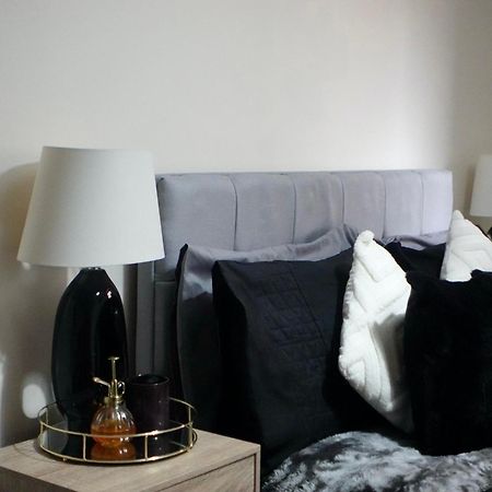 Modern Spacious Apartment In Digbeth With Balcony - Netflix, Youtube, Amazon Tv, Superfast Wifi - Just 10 Mins To Birmingham Centre, Bullring, Train, Coach Station And Birmingham Fc 外观 照片