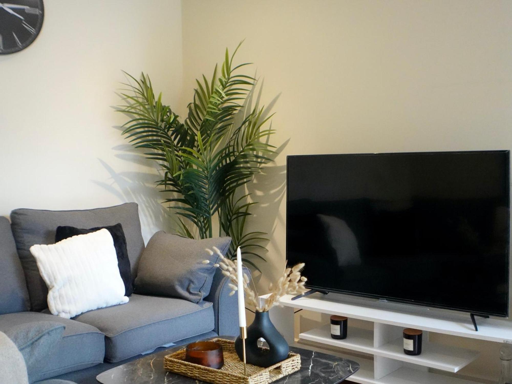 Modern Spacious Apartment In Digbeth With Balcony - Netflix, Youtube, Amazon Tv, Superfast Wifi - Just 10 Mins To Birmingham Centre, Bullring, Train, Coach Station And Birmingham Fc 外观 照片